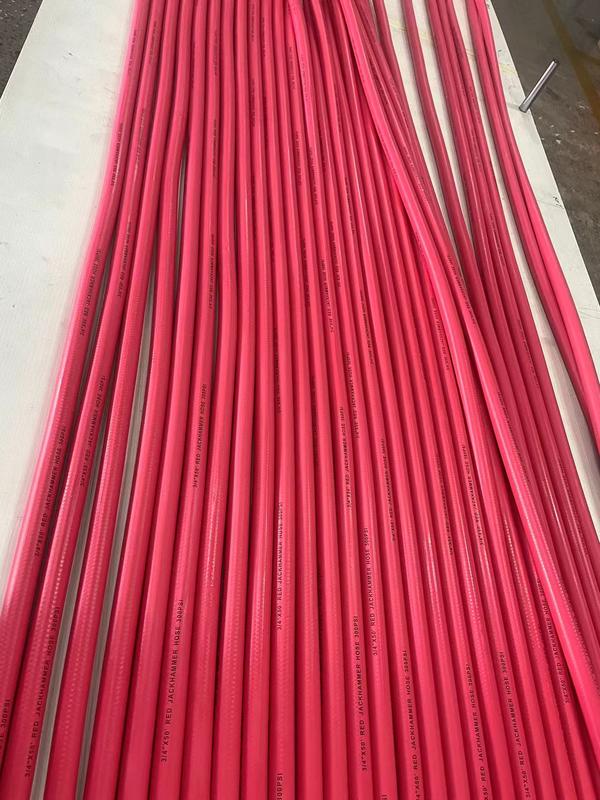 해머 에어 호스 – 공압 공구, 건설 및 산업용 애플리케이션용 고강도 고무 호스 | 300 PSI 정격